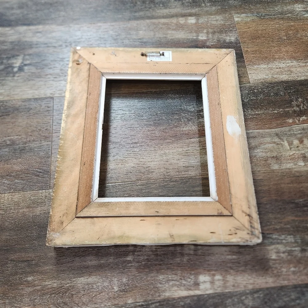 VINTAGE 8 X 10 WOOD SHABBY CHIC ORNATE FRAME MADE IN TAIWAN